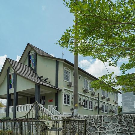 Oyo 90451 Bangi Moya Guesthouse ภายนอก รูปภาพ