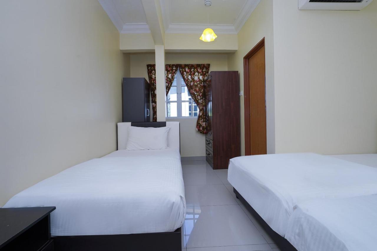 Oyo 90451 Bangi Moya Guesthouse ภายนอก รูปภาพ