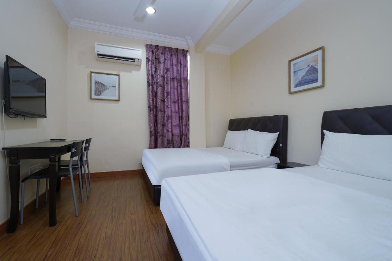 Oyo 90451 Bangi Moya Guesthouse ภายนอก รูปภาพ
