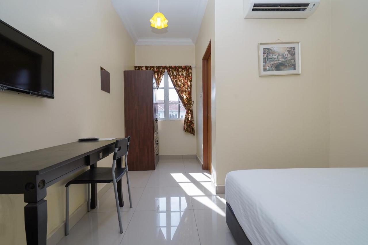 Oyo 90451 Bangi Moya Guesthouse ภายนอก รูปภาพ