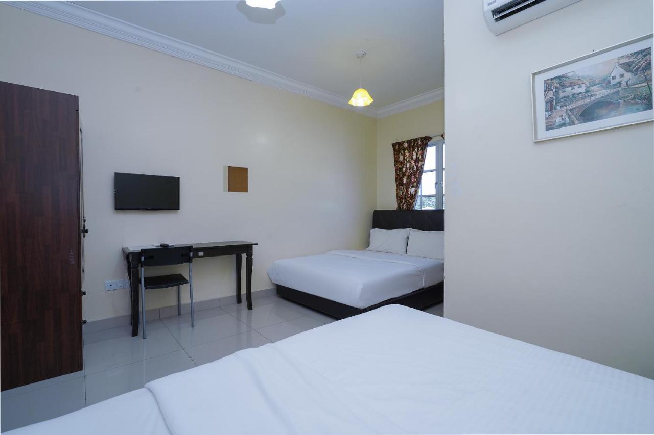 Oyo 90451 Bangi Moya Guesthouse ภายนอก รูปภาพ
